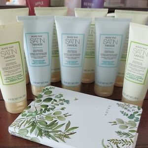 Mary Kay Satin Hands Set - Green and Blue